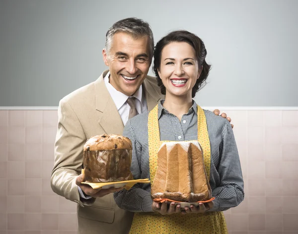 Couple  with traditional italian cake — Stock Photo, Image