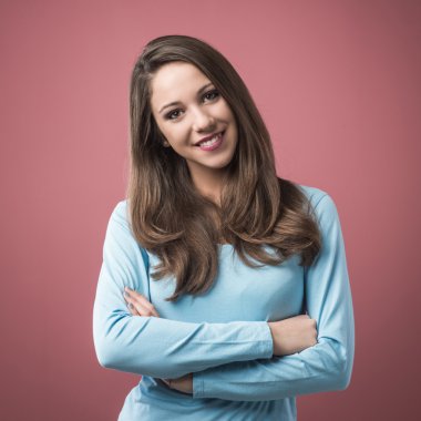 Kendine güvenen genç kadın