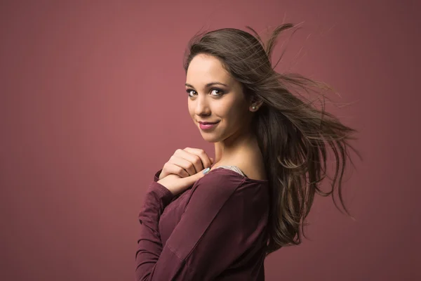 Confident young woman posing — Stock Photo, Image