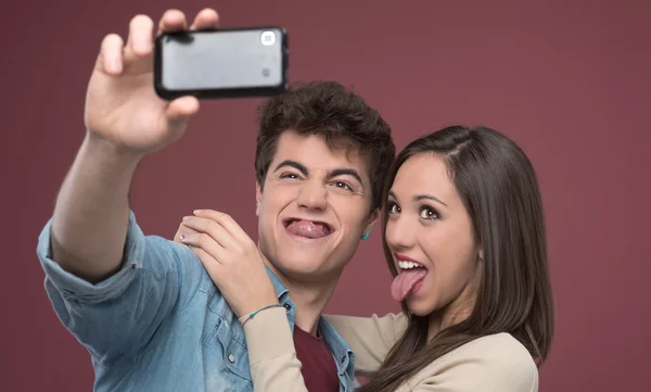 Couple taking self pictures — Stock Photo, Image