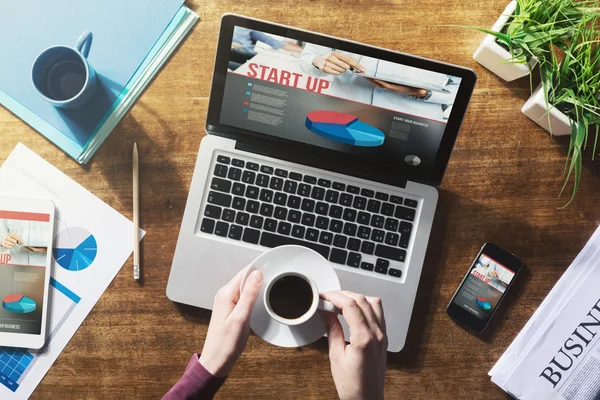 Start up website on laptop — Stock Photo, Image