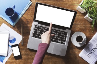 Kurumsal kimlik sahte kadar