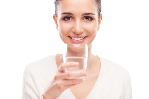 Mulher sorrindo água potável — Fotografia de Stock