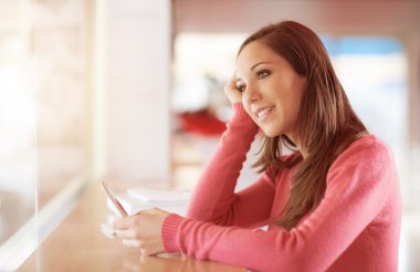 Akıllı telefon çekici kızı
