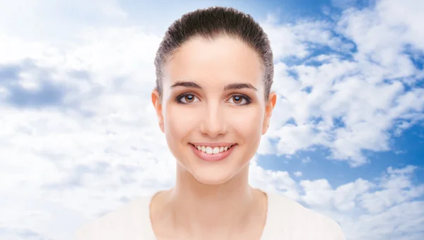 Mujer con la piel radiante de la cara fresca — Foto de Stock