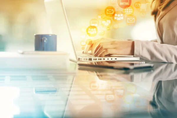 Business woman at work with laptop — Stock Photo, Image