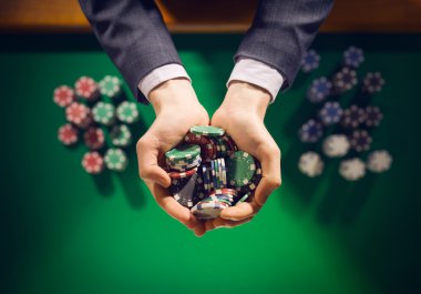 Casino playes cips avuç holding