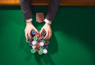 Tüm bahis poker oyuncusu