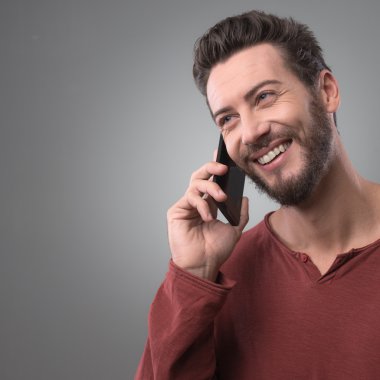 Telefon görüşmesi sahip adam