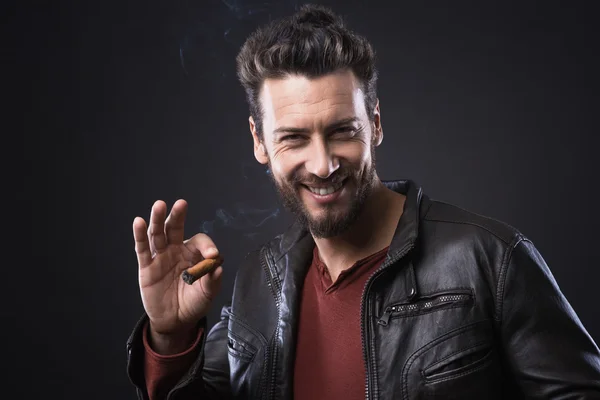 Fashionable man smoking cigar — Stock Photo, Image