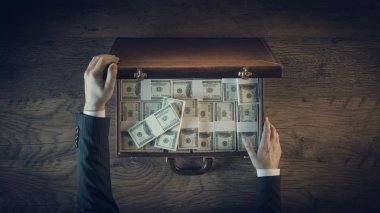 işadamı ile lots-in dolar paketleri