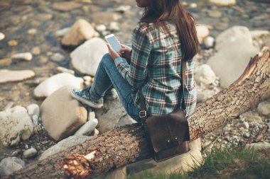 genç kadın manifatura