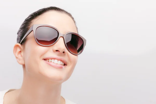 Model mit großer Sonnenbrille — Stockfoto