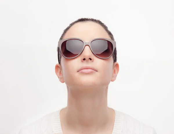 큰 선글라스를 착용 하는 모델 — 스톡 사진