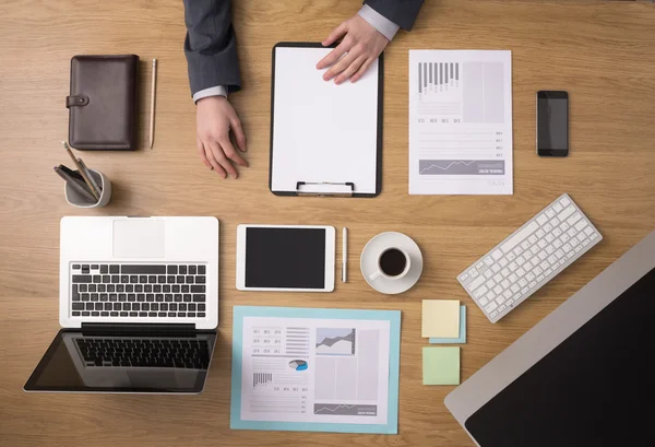 Businessman working at office desk — Stock Photo, Image