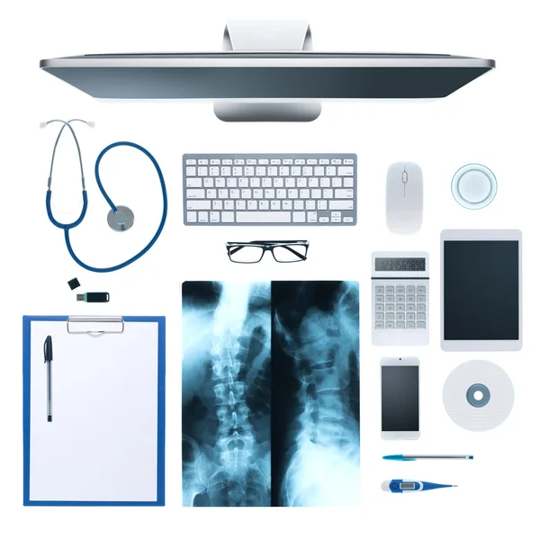 Skrivbord med medicinsk utrustning — Stockfoto