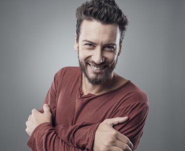çekici bir adam poz