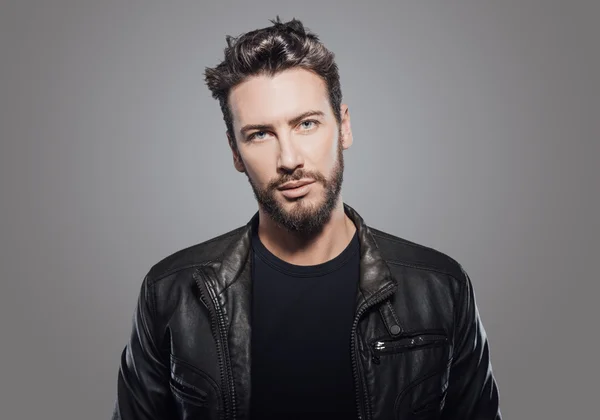 Guy in black leather jacket posing — Stock Photo, Image