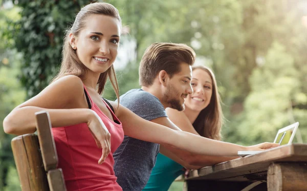 Happy teenagers sitting — Stock Photo, Image