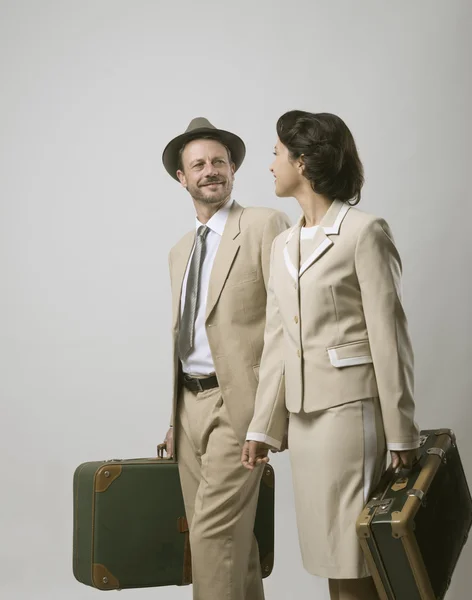 Couple walking and holding suitcase — Stock Photo, Image