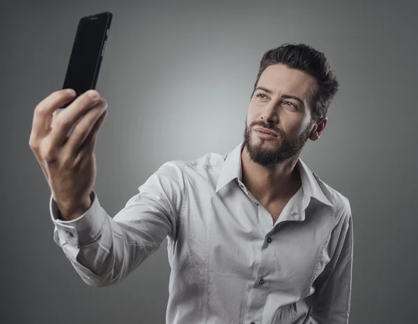 Man taking self portrait — Stock Photo, Image