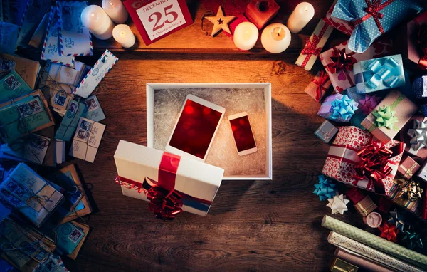 Box with a tablet and a smart phone — Stock Photo, Image