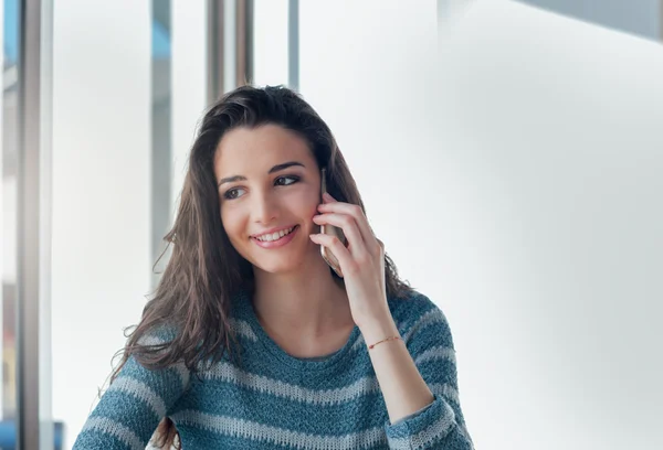 Cheerful woman on the phone — Stock Photo, Image