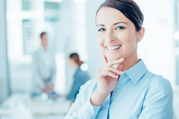 Portrait de femme d'affaires réussie — Photo