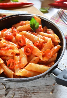 Chili soslu Penne makarna