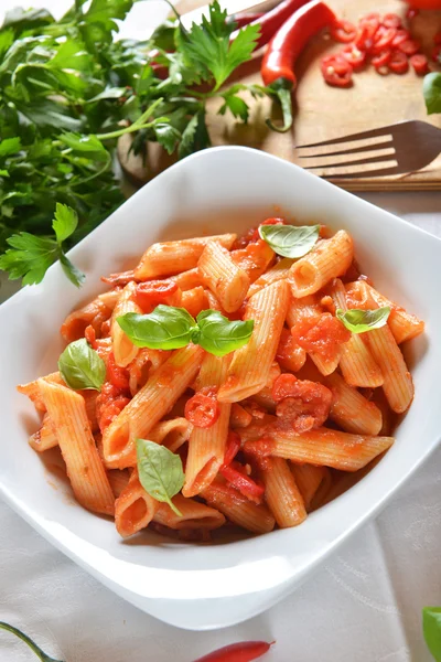 Penne pasta med chili sås — Stockfoto