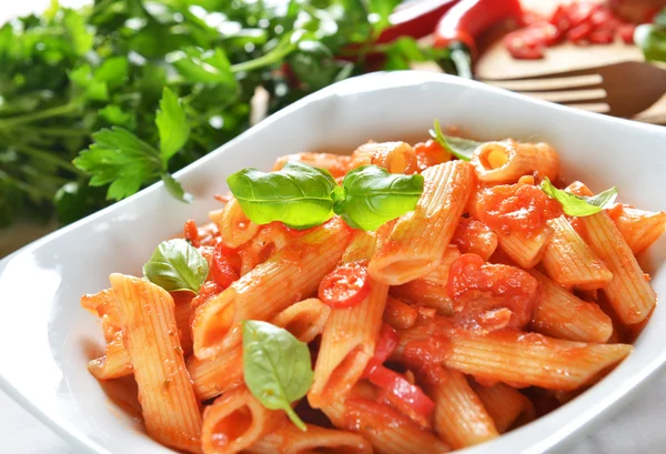 Pasta Penne con salsa de chile —  Fotos de Stock