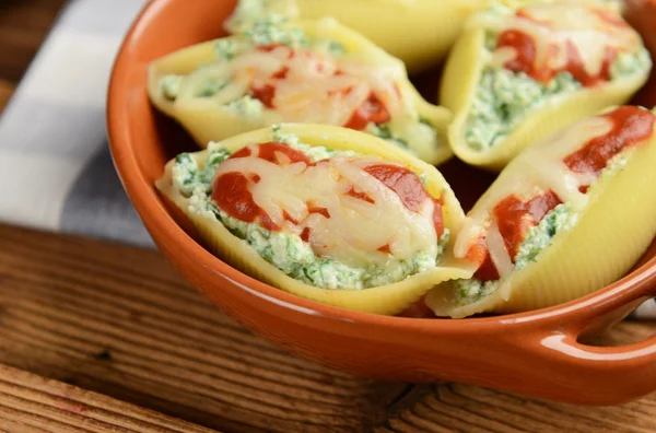 Gevulde pasta schelpen — Stockfoto