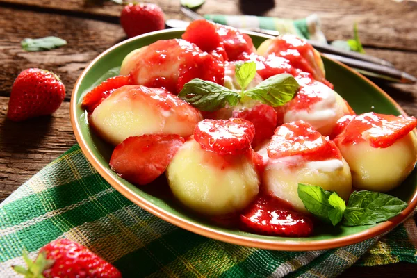 Traditionella hemmagjorda dumplings — Stockfoto