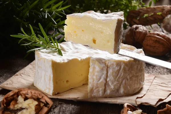 Fehér camembert sajt — Stock Fotó