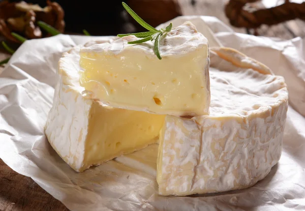 Fehér camembert sajt — Stock Fotó