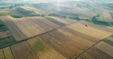 Sonbahar boyunca kırsal manzaranın havadan görünüşü