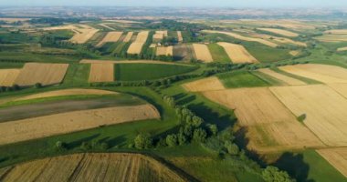 Sonbahar boyunca kırsal manzaranın havadan görünüşü