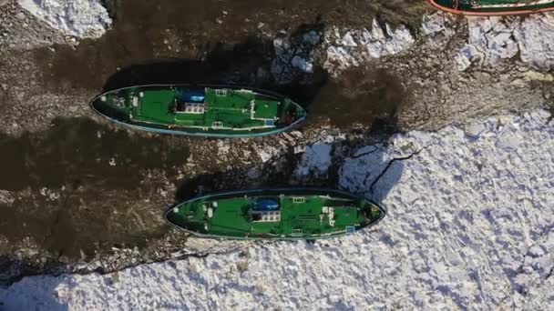 Криголамні Кораблі Дроблять Лід Річці — стокове відео