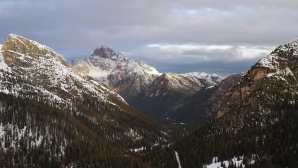 Vista Aérea Das Montanhas Durante Inverno — Vídeo de Stock