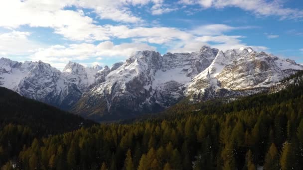Εναέρια Τοπίο Των Βουνών Κατά Διάρκεια Του Φθινοπώρου — Αρχείο Βίντεο
