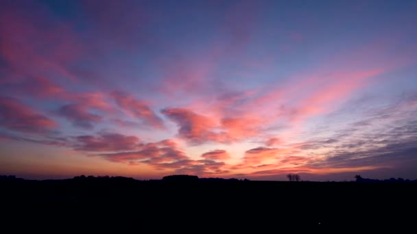 Prachtige Zonsopgang Boven Wintervelden — Stockvideo