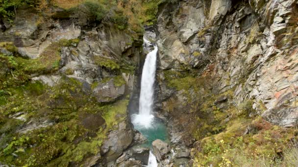 Wasserfall Und Fluss Den Bergen Herbst Luftaufnahme — Stockvideo