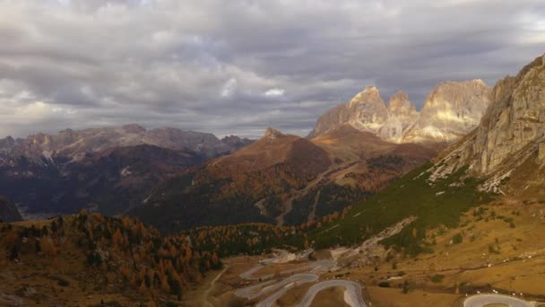 Tiro Aéreo Drones Otoño Las Montañas — Vídeo de stock