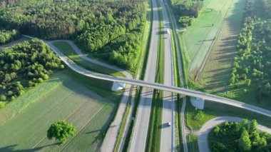 İHA 'dan otoyolun hava görüntüsü.