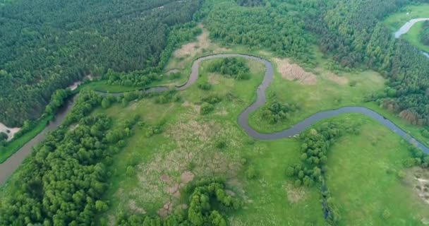 Drone Udara Ditembak Dari Sungai Alami — Stok Video