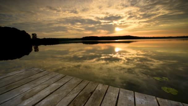 Прекрасний Схід Сонця Озері — стокове відео