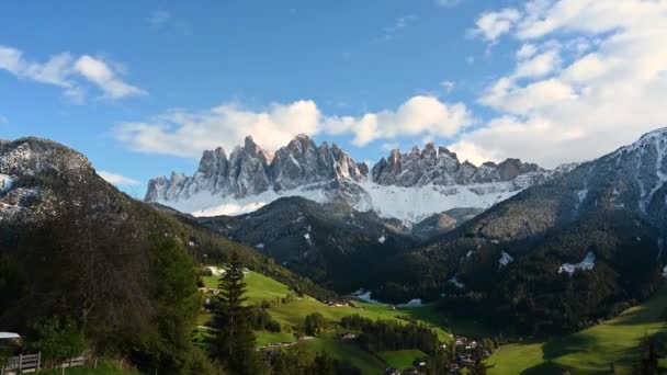 Paisaje Dolomitas Italianas Santa Magdalena — Vídeos de Stock