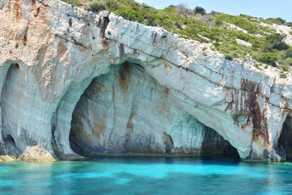 Cuevas azules en la isla Zakynthos — Foto de Stock