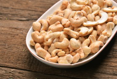 Tuz ile kaju fıstığı