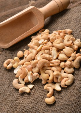 Tuz ile kaju fıstığı